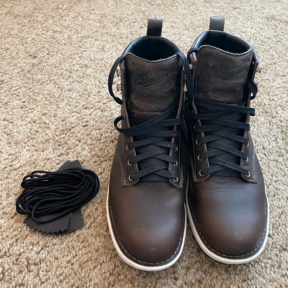 Mens Danner Logger in Chocolate Chip, like new with additional laces & kilties - Picture 1 of 6